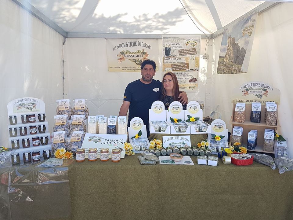 Gero e Rubina allo stand de Le Aromatiche di Girafi